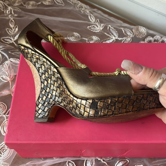 Sz9 Beyoncé’s House of Deréon gold, lace up, platform heels. - Picture 11 of 16